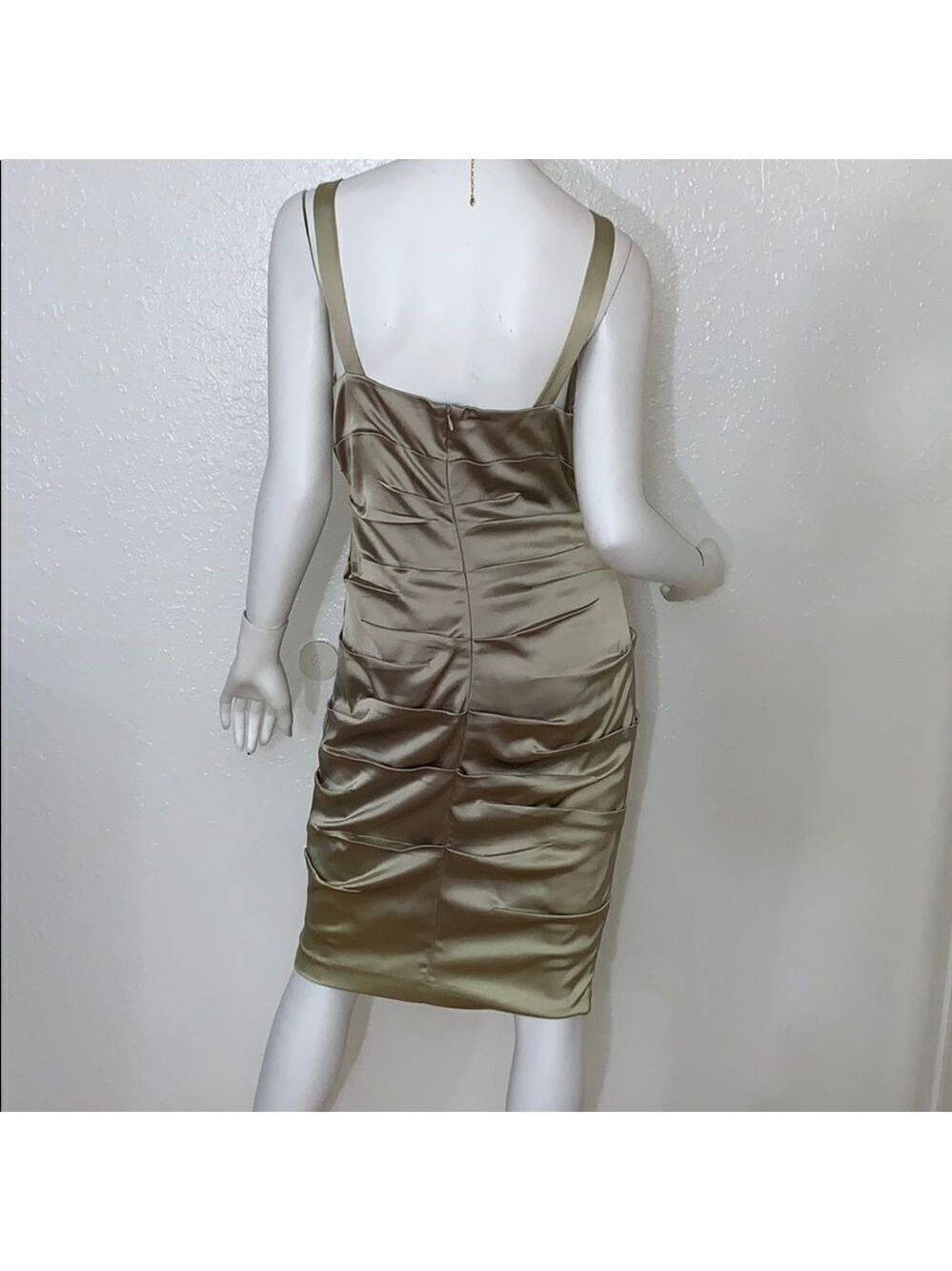 WOMEN’S XSCAPE CHAMPAGNE SATIN BODYCON DRESS SIZE 12 ROUCHED STRETCH COCKTAIL - Picture 4 of 7